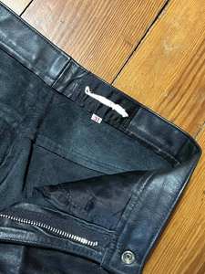 Shorts de Cuero Negros Casuales para Club o Fiesta, con Bolsillos, Cierre de Cremallera, Piel de Cordero, Tacto Suave - Product Image 2