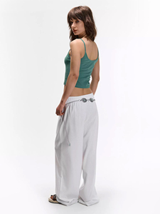 Débardeur court en coton 100 % pour femme, haut minimaliste premium à fines bretelles, idéal pour l'été, personnalisable avec logo, vente en gros de débardeurs courts pour femmes - Product Image 3