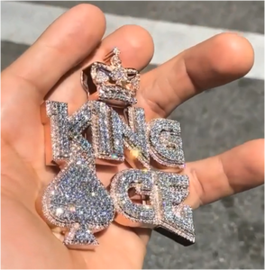 สร้อยคอชื่อสั่งทำ ทองประดับเพชร มอยส์ซาไนต์ เพชร VVS พร้อมจี้ตัวอักษรแบบกำหนดเองสำหรับผู้หญิง - Product Image 1