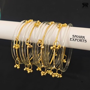 Bracelet manchette transparent en résine gelée avec breloques chaîne dorée, fait main, bijoux fantaisie pour femme - Product Image 1