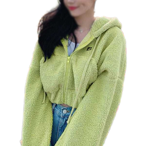 Sweat-shirt court à capuche en fausse fourrure duveteuse pour femme, vente en gros OEM, automne-hiver, fermeture éclair, épais et chaud - Product Image 2
