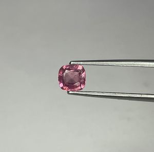 Zafiro rosa sin tratamiento térmico, natural, de las minas de Ceylón, Sri Lanka, corte cojín. - Product Image 2