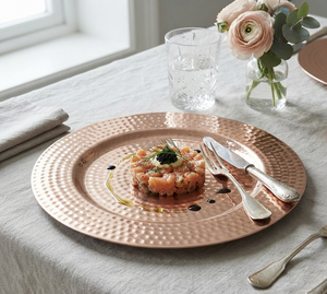 Assiettes de service tendance en cuivre martelé pour mariage, assiettes rondes pour aliments et salades - Product Image 2