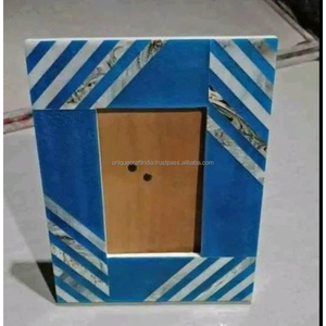 Marco de Fotos de Madera Hecho a Mano con Incrustaciones de Resina de Rayas Diagonales Azules, Decoración Artística Moderna para el Hogar - Product Image 1