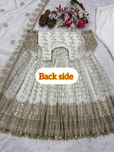 Ensemble de robe Anarkali de luxe pour femmes avec broderies riches, jupe évasée de 3,5 mètres et dupatta en georgette brodée - Product Image 4