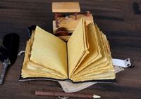 Journal en cuir vintage imprimé soleil et lune Grimoire Journal en cuir avec papiers à bords décalés C-Lock Fermeture Journal Books