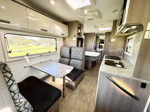 Autocaravana de Lujo Grande 2025 para Camping, Viajes, Remolques, Caravanas, Casas Rodantes, Camionetas Camper con Funciones de Aire Acondicionado - Product Image 2