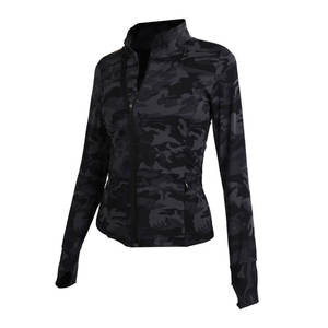 Veste d'équitation en tissu doux au toucher et au fini impeccable, avec un tissu de qualité supérieure et un look élégant. - Product Image 4