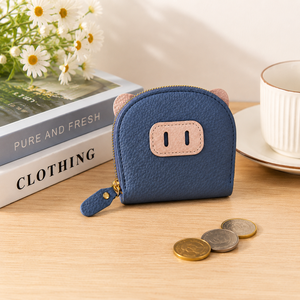 Esthétique cochon adorable : un design animalier créatif et accrocheur qui ajoute une touche de personnalité unique à n'importe quelle collection d'accessoires. - Product Image 2