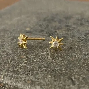 Pendientes de Estrella para Mujer con Diamantes Naturales Redondos de 0.50Ct, Oro Amarillo de 14K, Estilo Minimalista para Uso Diario - Product Image 5