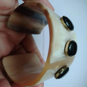 Bracelet manchette sophistiqué en corne de buffle avec perles arc-en-ciel et perles Bijoux uniques pour bracelets de manchette pour dames par FWE - Product Image 1