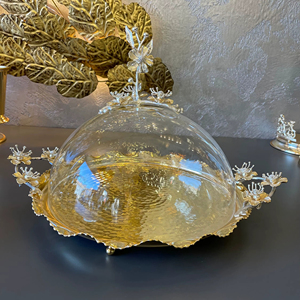 Magnifique présentoir à chocolats plaqué or avec couvercle en verre, idéal pour la présentation et les cadeaux de desserts et de bonbons pour les occasions spéciales - Product Image 1