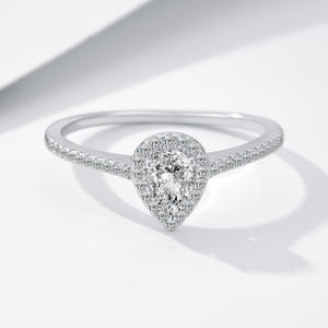 Anillo de Compromiso de Plata de Ley 925 de Alta Calidad con Moissanita VVS de Corte Pera de 0.25 Quilates, con Banda de Pavé, para Mujer - Product Image 3