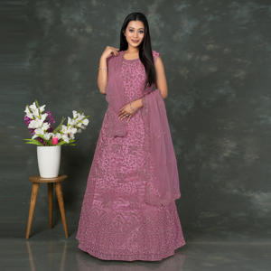 Robe de soirée opulente brodée en filet avec détails de broderie complexes, ourlet orné, silhouette fluide, couture festive - Product Image 2