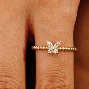 Anillo de Oro Blanco de 14K con Diamantes Cultivados en Laboratorio en Forma de Mariposa - Product Image 5