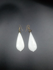 Boucles d'oreilles créoles Amaira Jewels en argent 925 plaqué or, serties de perles d'eau de mer, style minimaliste, pour femme, à porter au quotidien - Product Image 3
