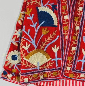 Veste en velours rouge brodée de fleurs, col châle, manches lanternes, broderie à la main, manteau pour femme, vêtement d'automne, motif floral magnifique - Product Image 3