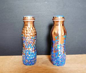 ขวดน้ำทองแดงตีลายแบบสั่งทำพิเศษ ความจุ 950 มล. ดีไซน์โค้งมนพร้อมฝาปิด สำหรับร้านค้าและผู้จัดจำหน่าย - Product Image 1