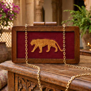 Bolso de Mano Elegante con Bordado de Jaguar Dorado, Diseño Premium para Mujeres, Ideal para Fiestas y Bodas - Product Image 1