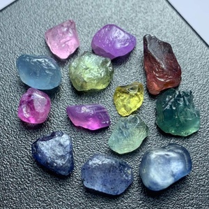 Lote de Zafiros Naturales Multicolores en Bruto, Origen Sri Lanka, Calidad de Corte y Facetado, Piedras Sueltas - Product Image 2
