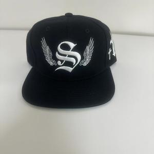 Casquettes Snapback Noires à 6 Panneaux en Tissu 80% Acrylique 20% Laine Brodé Personnalisé avec Visière Plate et Bord Inférieur Vert Fournisseur - Product Image 1
