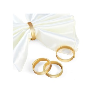 Anneaux de serviette décoratifs en métal avec détails circulaires superposés pour les tables de mariage, les dîners en famille, les célébrations et les banquets - Product Image 2
