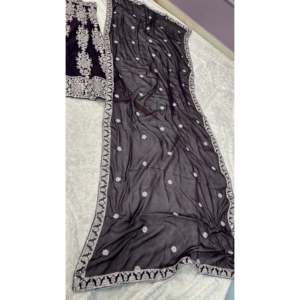 Vêtements de soirée Lehenga Choli pour femmes avec fil et ensemble de travail séquentiel - Product Image 2