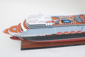 MS QUEEN ELIZABETH 2010 |   COQUE NOIRE |   Modèle de bateau de croisière britannique de luxe en bois artisanal pour cadeau d'affaires, pour les amateurs de navigation - Product Image 4