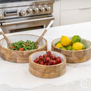 Bol de service à salade en bois naturel fait main, tendance et de qualité supérieure, décoratif, avec revêtement en bois, taille et forme personnalisables pour les fêtes - Product Image 2