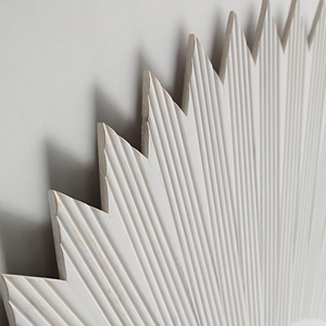 Cabecero de Cama King Size de Madera Tallada a Mano con Diseño de Medio Sol Pintado en Blanco, Cabecero de Madera de Ingeniería Estilo Marroquí - Product Image 4