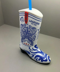 Gobelet de fête en plastique Western Boot Cup Legends avec motif bleu et paille pour les célébrations d'anniversaire - Product Image 1