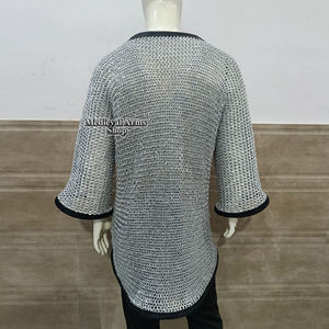 Gilet de chevalier médiéval en maille d'aluminium légère, anneaux plats 0,9 mm, manches longues, garniture en cuir, costume historique - Product Image 3