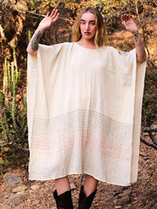 Robe Kaftan Bohème en Khadi avec Imprimé Mantra Tibétain Blanc Cassé, Épaules Dénudées, Coupe Ample, Tunique, Vêtement d'Intérieur, Robe de Détente pour Femme - Product Image 4
