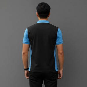 Vente en gros TERZO SPORTS Chemise Homme Noire et Bleue à Manches Courtes Col Rabattu Coupe Classique Respirante en Polyester Tricoté Décontractée avec Logo - Product Image 2