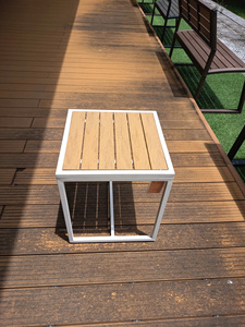 Mesa Auxiliar Moderna para Patio Exterior Resistente a la Intemperie con Estructura Metálica con Recubrimiento en Polvo y Tablero de PS - Product Image 5