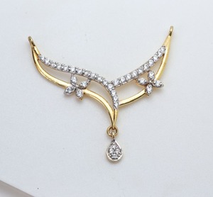 Colgante de Diamante de Corte Redondo en Oro Amarillo de 14K para Mujer, Opciones de Diamantes Cultivados en Laboratorio y Naturales, Color D a G, Claridad IF a SI2, Regalo de Joyería - Product Image 1