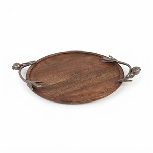 Plateau rond classique en bois avec poignées en laiton, plateau décoratif pour table basse, idéal pour la maison, l'hôtel et les restaurants. - Product Image 4