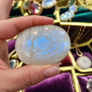 Cristal curativo de amor pulido de piedra lunar Natural de alta calidad para meditación y equilibrio energético - Product Image 4