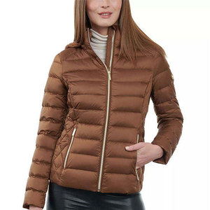 Chaqueta Acolchada Ligera Personalizada para Mujer, Chaqueta Acolchada de Alto Rendimiento Personalizada para Mujer - Product Image 4