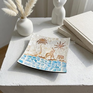 Assiette artisanale en nacre, plat décoratif en coquillage fait main pour les organisateurs de mariages et les détaillants de cadeaux haut de gamme - Product Image 6