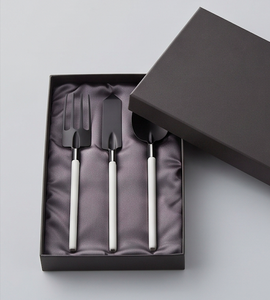 Ensemble de couverts minimalistes noirs avec poignées blanches, finition mate, couverts en métal durables pour le camping et la cuisine - Product Image 6