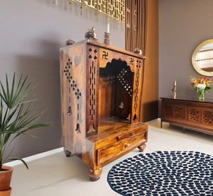 Chapelle de prière traditionnelle en bois avec sculpture de swastika |   Pooja Ghar de table avec plateau coulissant |   Vente en gros B2B Inde - Product Image 6