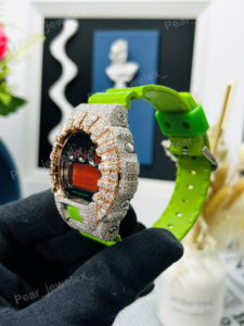 Reloj de Plata 925 con Moissanita VVS, Caja Redonda con Bisel, Reloj Digital con Diamantes de Moissanita, Correa Verde, Reloj con Piedras Engastadas a Mano - Product Image 2