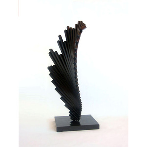 Sculpture Pop Art Art Déco en Aluminium Faite à la Main de Qualité Supérieure, Durable et Écologique, Accent Décoratif pour Espaces Intérieurs - Product Image 3