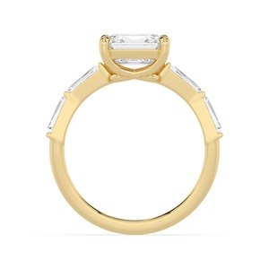 Anillo de Compromiso Moderno de Oro Rosa de 10K con Diamante Cultivado en Laboratorio Corte Asscher, Piedra Central Grande y Diamantes Laterales de Corte Baguette Refinados - Product Image 6