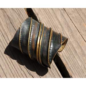 Bijoux en laiton et en cuivre de style antique, boutons de manchette et bracelets pour les occasions formelles - Product Image 1