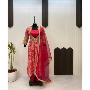 Salwar Kameez en polyester de créateur - Haut et bas avec blouse et dupatta pour tenue de soirée - Product Image 1