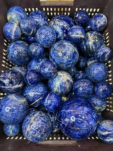 Boule de cristal de sodalite bleue, sphère de pierre polie pour la décoration intérieure, le Feng Shui et la méditation, fabrication directe, tailles personnalisées disponibles - Product Image 4