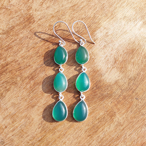 ต่างหูห้อยทรงหยดน้ำสามเม็ดประดับออนิกซ์สีเขียว ตัวเรือนทองเหลืองชุบเงิน สไตล์โบฮีเมียน สำหรับผู้หญิง เหมาะสำหรับงานปาร์ตี้ - Product Image 4