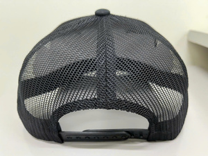 Gorra de malla blanca de 6 paneles, estructurada, con bordado ajustable, estilo vintage minimalista, unisex, para uso diario, producida en Vietnam, para adultos. - Product Image 5